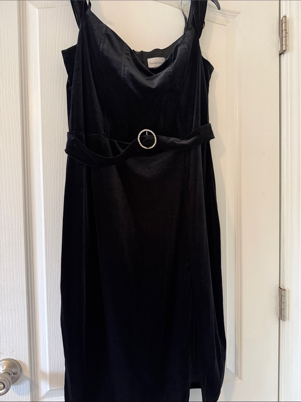 Elegant Black-velvet dress off the shoulder with a matching belt